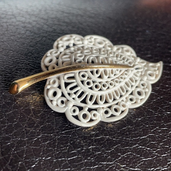 Monet White Enamel Leaf Brooch - Picture 7 of 7